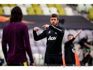 Carrick chờ ngày trở về Man Utd