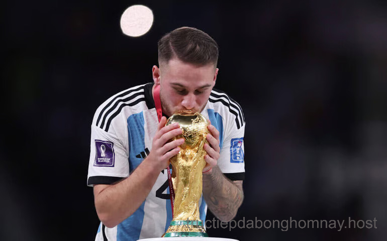 23 tuổi và vô địch World Cup